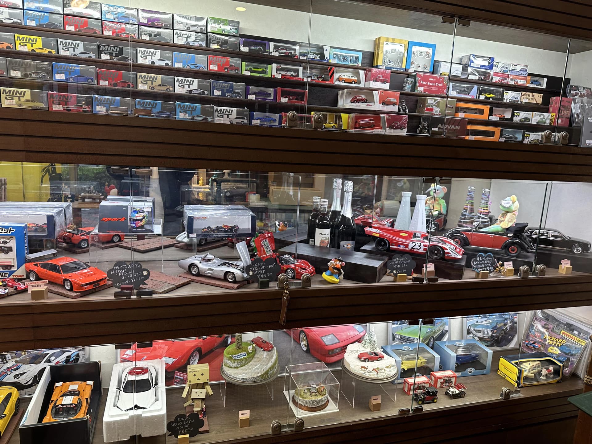 Modellauto Shop Modellstall: Hochwertige Miniaturen für echte Sammlerherzen