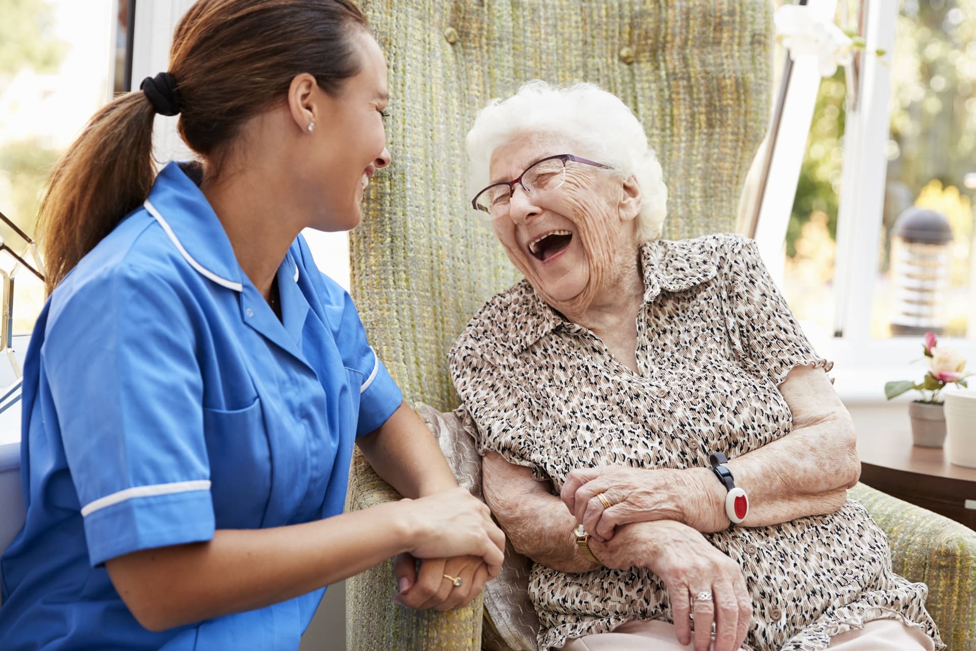 Geriatrische Intensiv  pflege: Bewältigung einzigartiger Herausforderungen