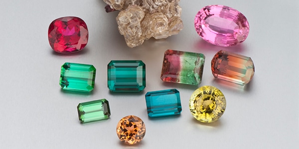 Wo kann man nach Edelsteinschmuck suchen?