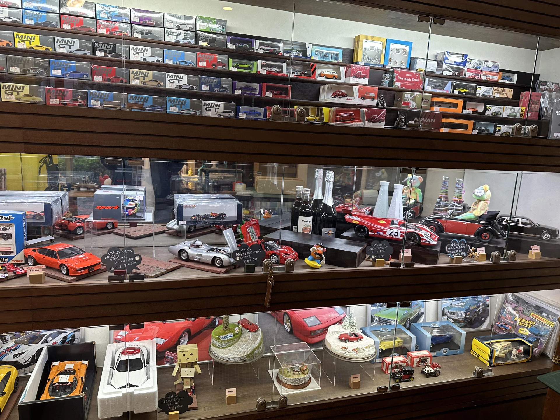Modellauto Shop Modellstall: Hochwertige Miniaturen für echte Sammlerherzen