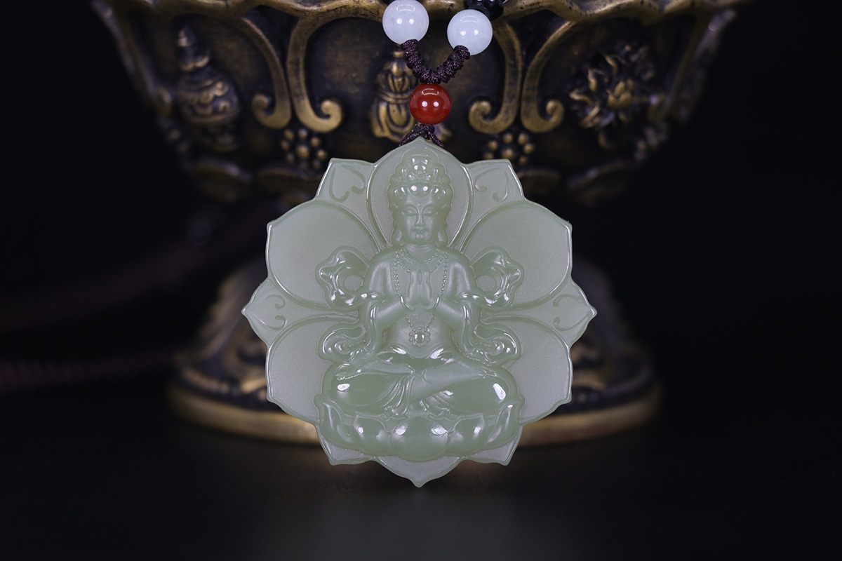 Ein Lichtblick der Hoffnung: Die Bedeutung von Kuan-Yin-Anhängern
