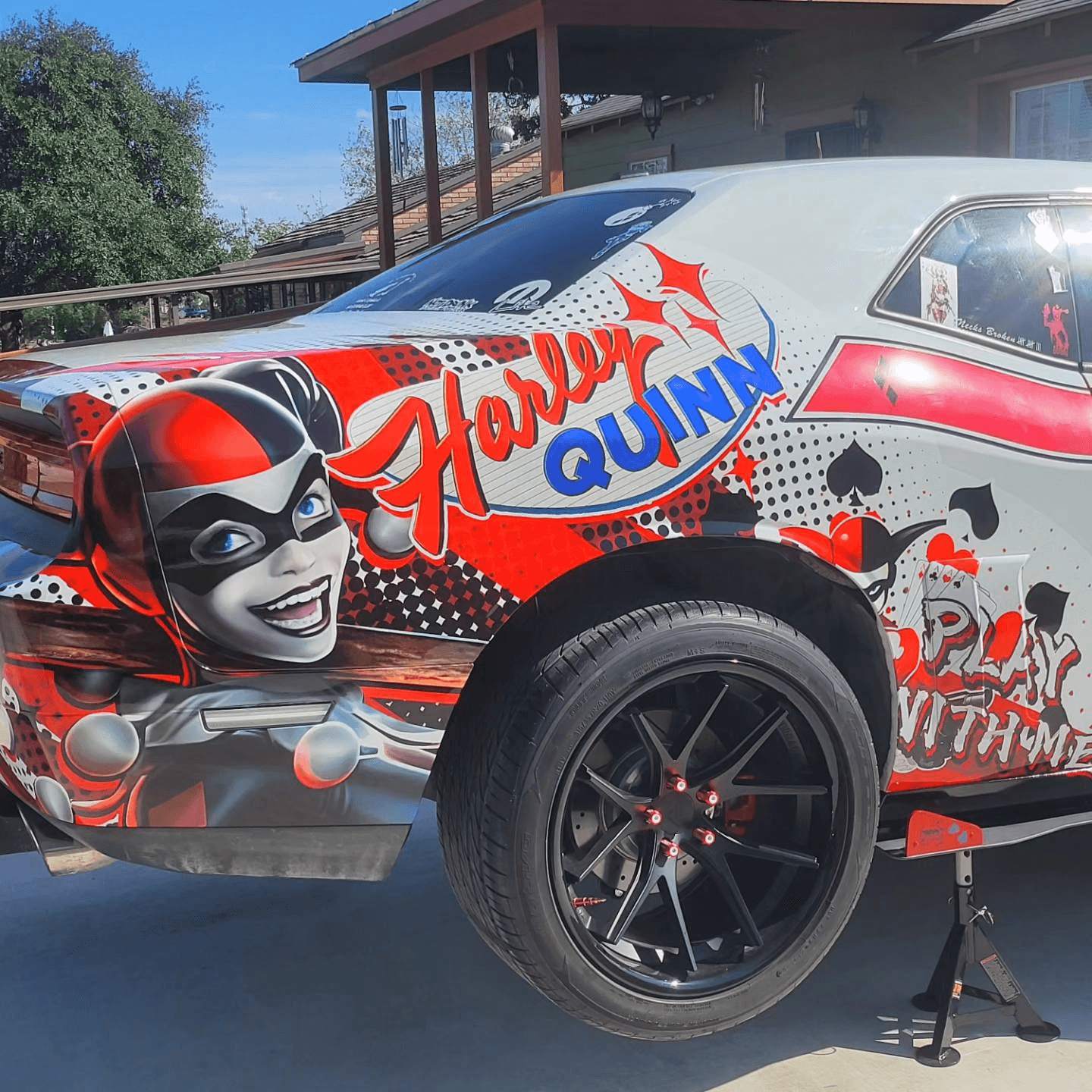 Anime in Car: Verleihen Sie Ihrem Fahrzeug mit einzigartigen Itasha-Folierungen Charakter