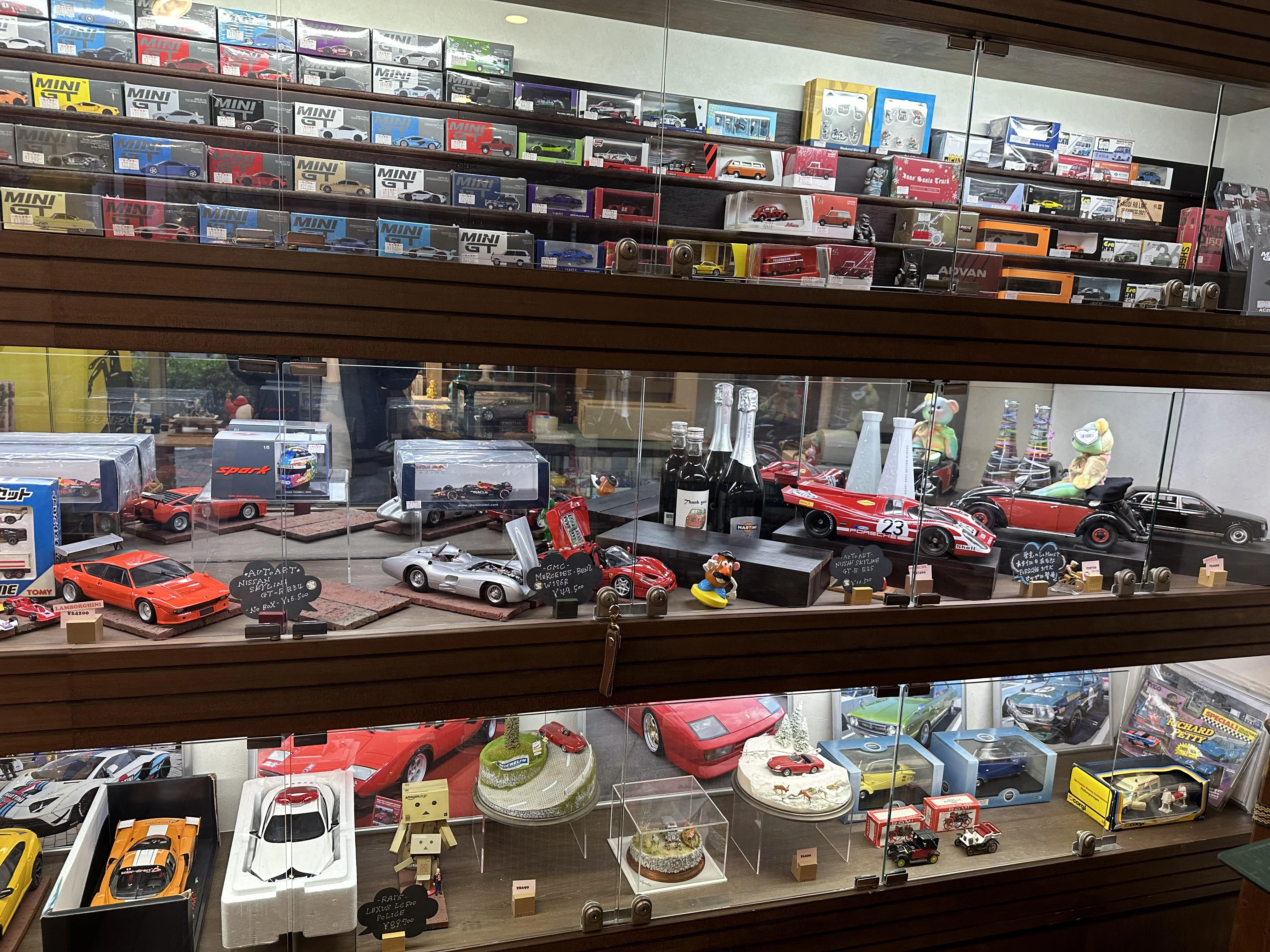 Modellauto Shop Modellstall: Hochwertige Miniaturen für echte Sammlerherzen
